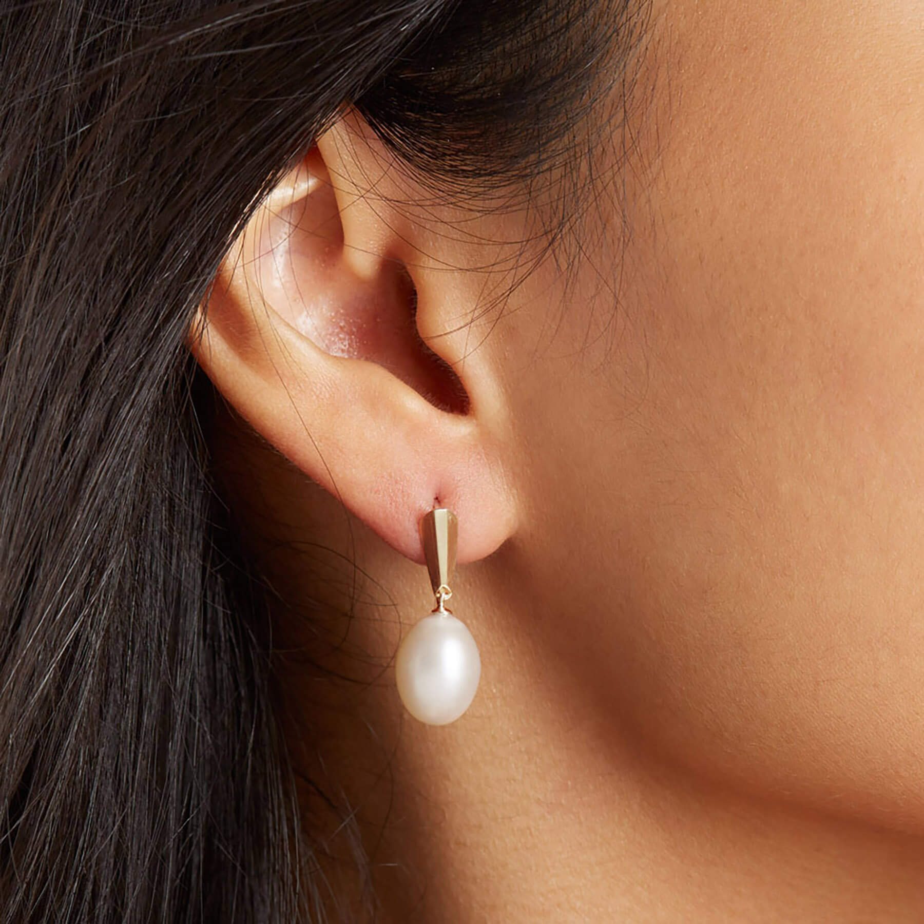 Side profile of model wearing 9ct gold pearl earrings – delicate gold bridal earrings with timeless pearl drop