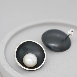 Contemporary black pearl earrings with asymmetrical pearl placement