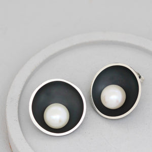 Oxidised silver pearl earrings with a 10mm freshwater pearl