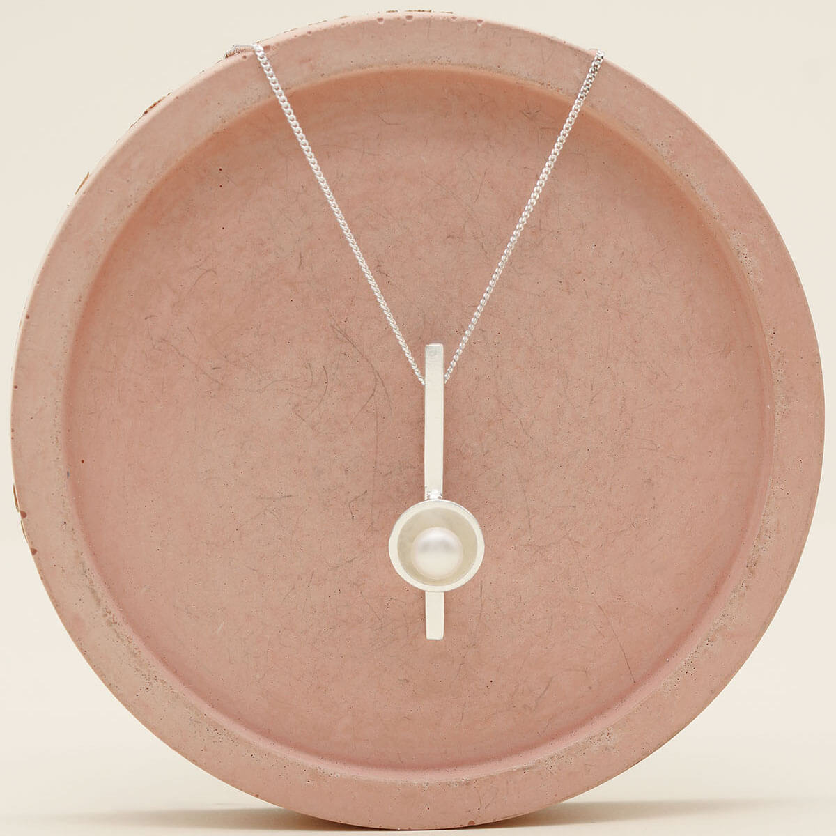 Sterling silver pearl bar necklace featuring a luminous freshwater pearl in an elegant Art Deco inspired pendant.