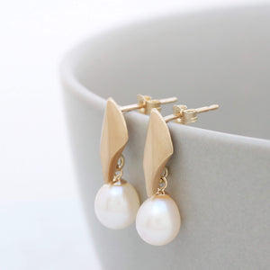30th anniversary 9ct gold pearl drop earrings