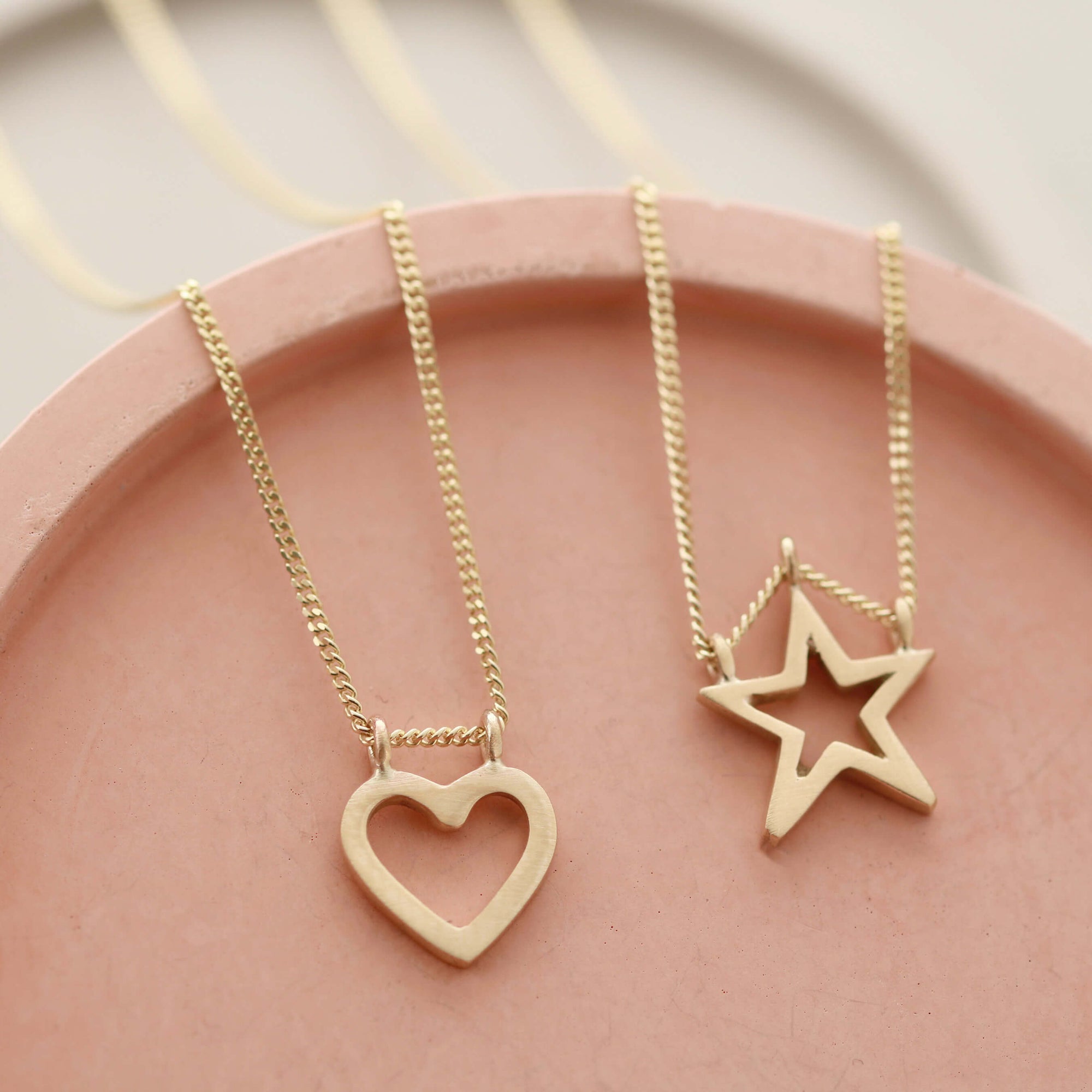 9ct gold star necklace