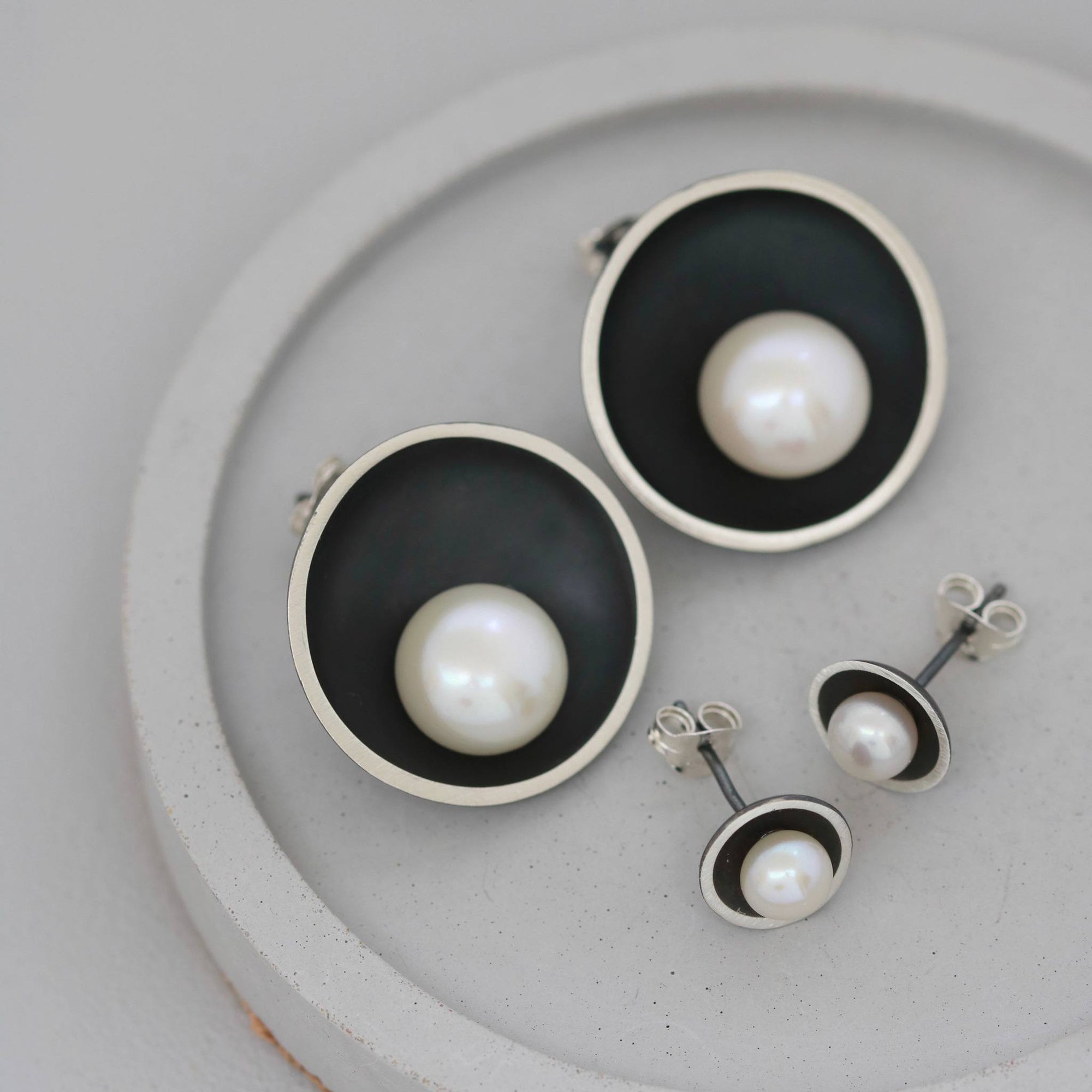 black pearl stud earrings silver