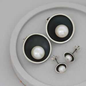 black pearl stud earrings silver