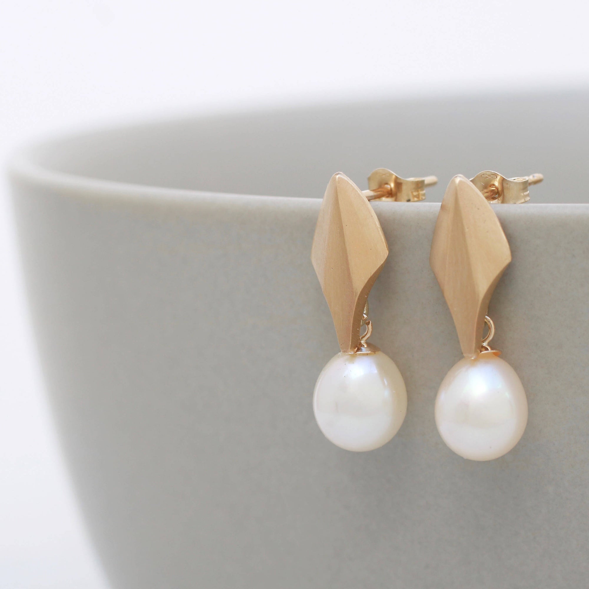 elegant 9ct gold pearl drop earrings