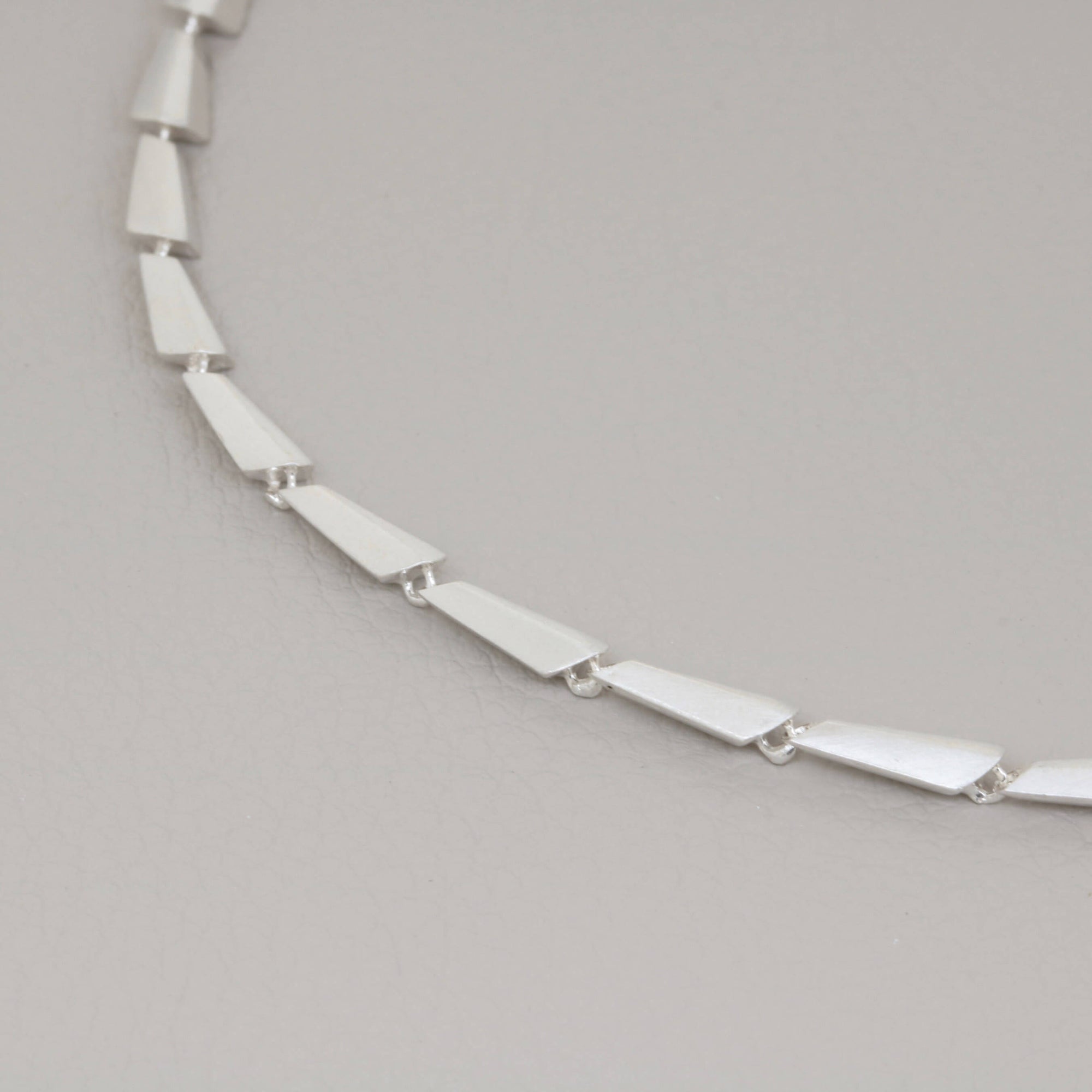 faceted link necklace