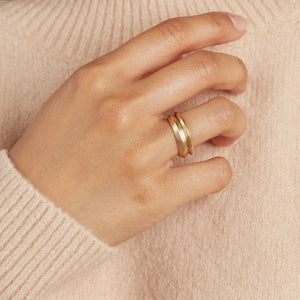 simple gold band ring