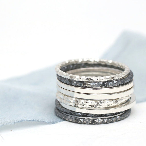 Sterling silver dainty rings. Stackable ring set - Louy Magroos