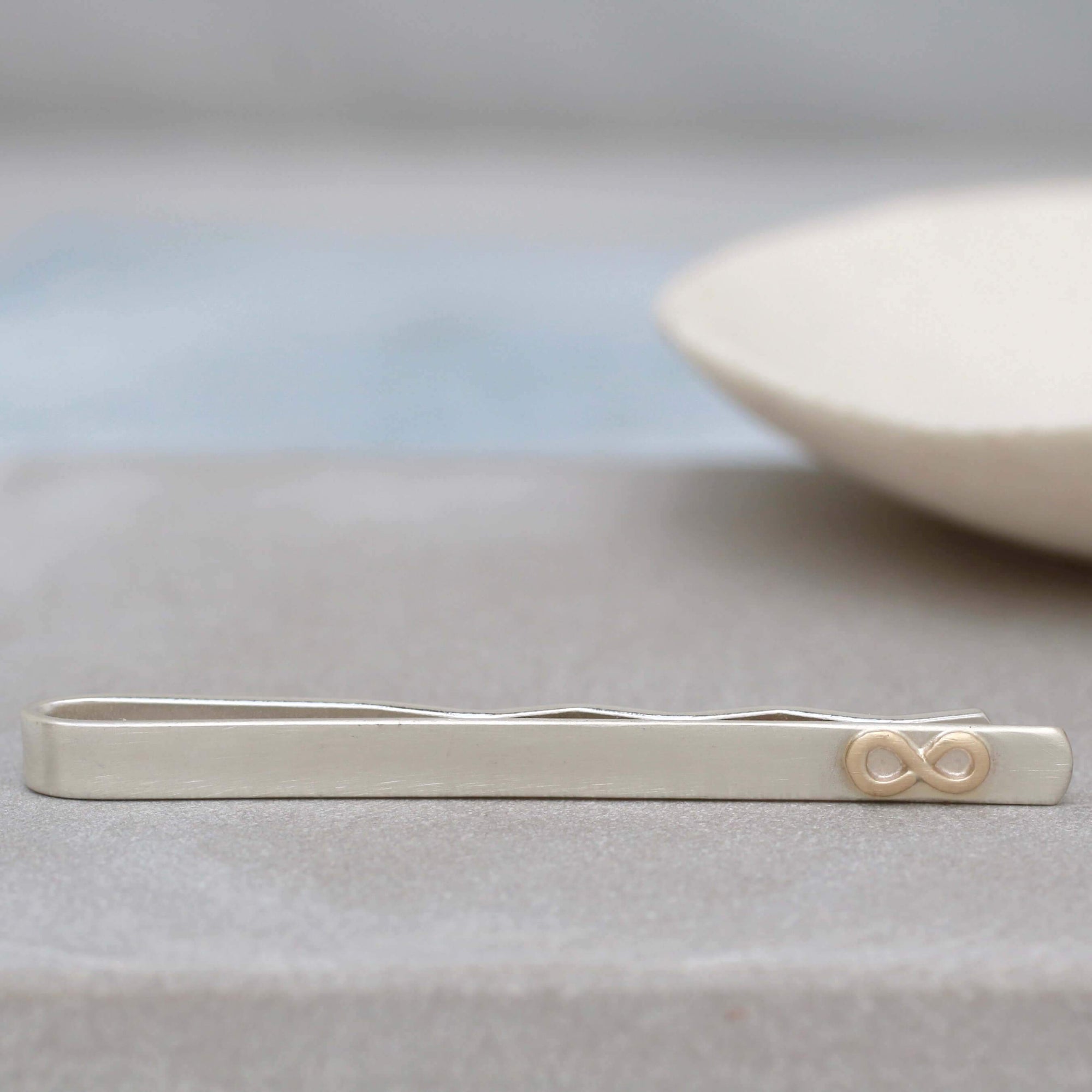 silver and gold tie clip
