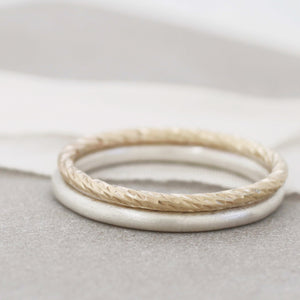 simple gold wedding band